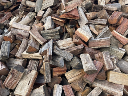 Betto’s Firewood. Mixed Species Split Hardwood Firewood. 800kg, 1000kg, 1500kg to 2000kg load sizes available. All load sizes delivered Free Lismore to Ocean Shores. 1500kg and 2000kg load sizes delivered FREE from Casino & Tweed, Northern Rivers NSW. Every load receives a Free Kindling & Free Firelighters. Picture of split Firewood block on a pile in the wood yard. Firewood Ballina, Bangalow, Byron Bay, Brunswick Heads, Alstonville, Clunes, Mullumbimby, Pottsville, Kingscliff, Murwillumbah, Evans Head)